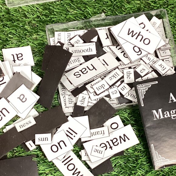 Magnetic poetry Kit + More - Picture 2 of 3